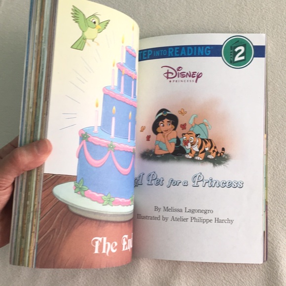 👑 Disney “Princess Story Collection,” Early Reader Book by Step Into Reading 👑 - Picture 9 of 16